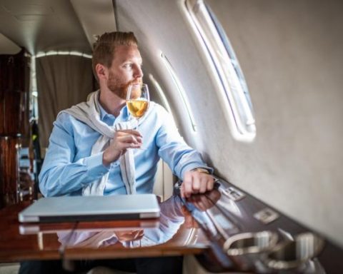 What do the rich in Colombia study according to AI? The 8 races that open doors