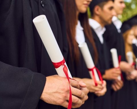 What is the Chilean University that leads the 2025 Latin American ranking of the best in the region