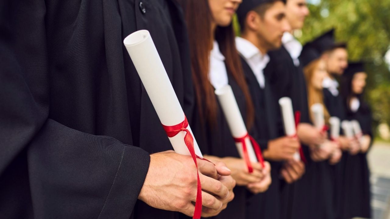 What is the Chilean University that leads the 2025 Latin American ranking of the best in the region