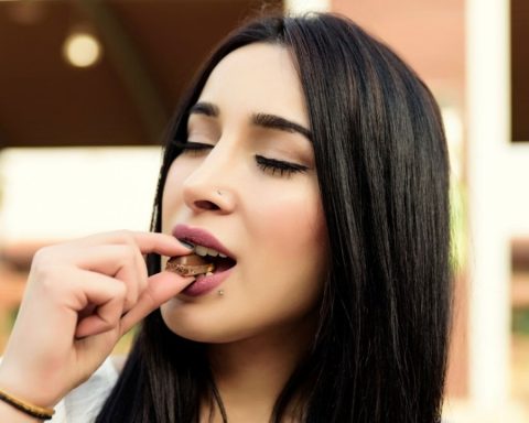 What is the Chilean chocolate brand that was recognized as one of the 100 best chocolates in the world?