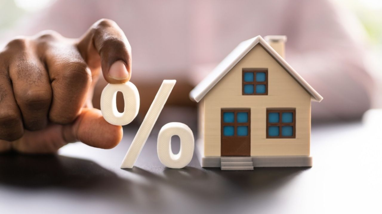 What is the key requirement to access the housing savings account in Chile?