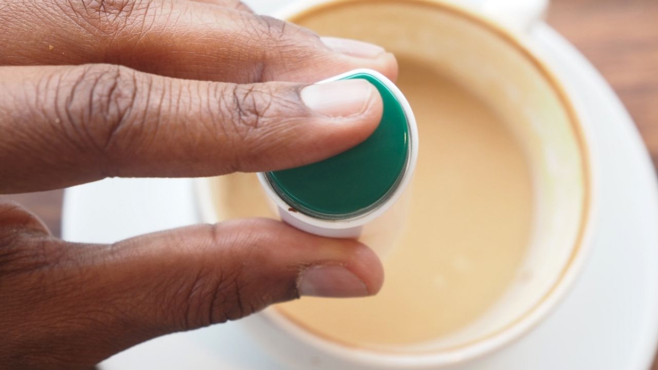 What is the recognized sweetener used in Chile and could increase the risk of ACV, according to R