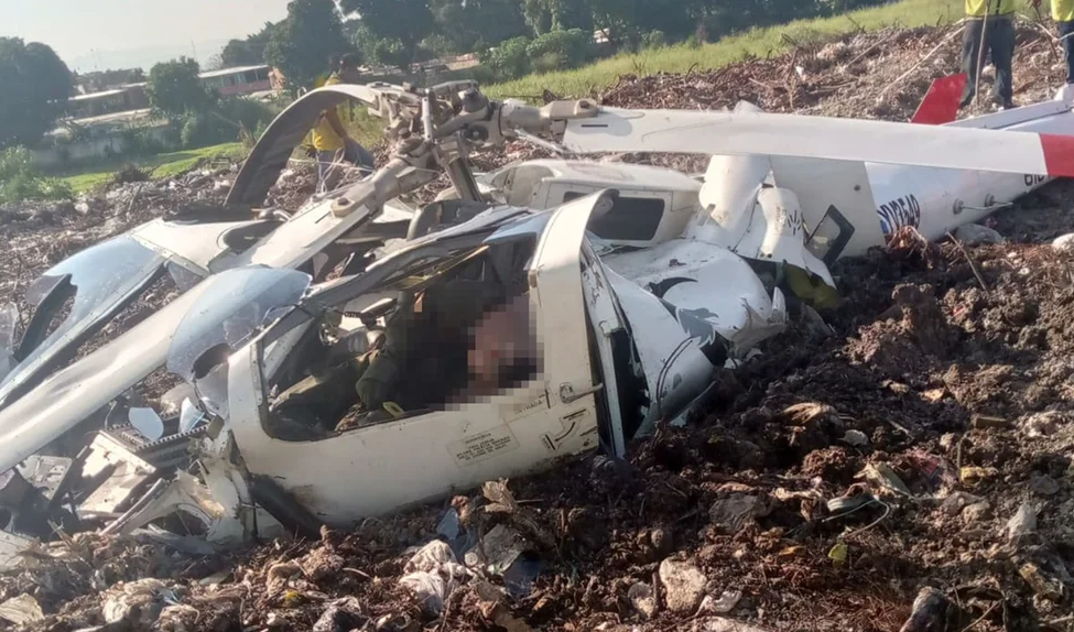 Who are the two dead military in plane crash in Maracay?