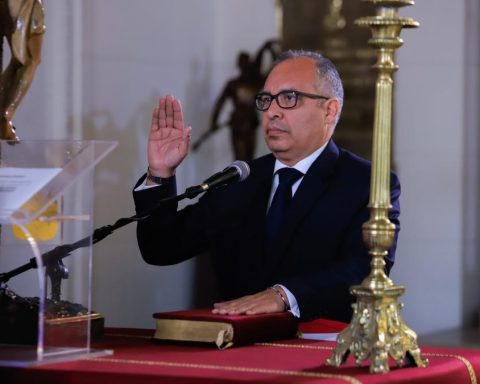 Why did they dismiss the new Minister of Justice of the General Directorate of Land Transportation?