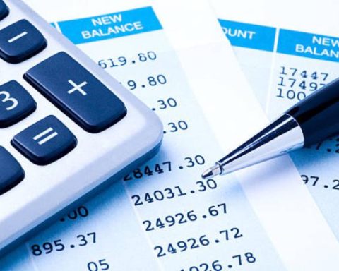 Will President Petro have a financial blockage due to his inclusion in the Clinton List?