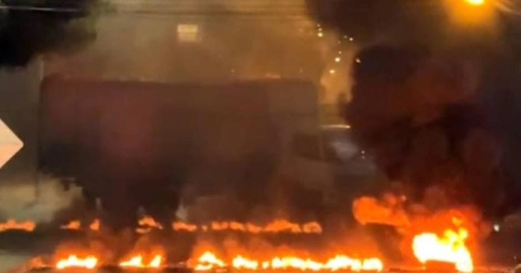 With burning tires, miners block the road that connects Medellín with the Atlantic Coast