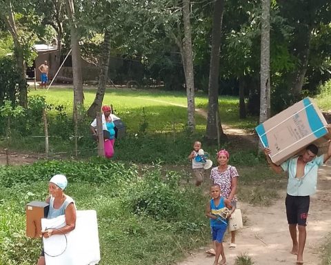 Without electricity, with little food and little information, this is how we wait for the hurricane in eastern Cuba