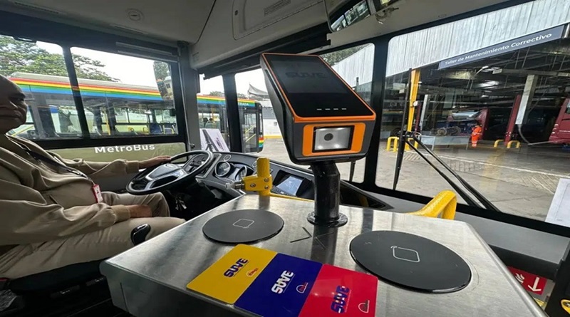 Trabajadores celebran 38 años del MetroBús al servicio de Caracas