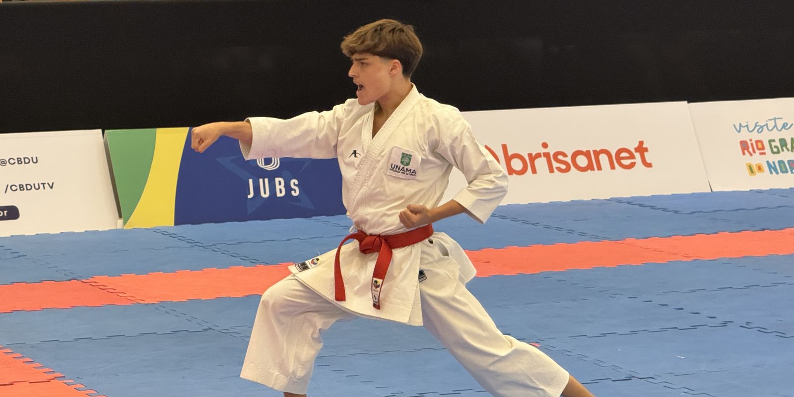 Young man has family fans and guarantees silver in the Jubs