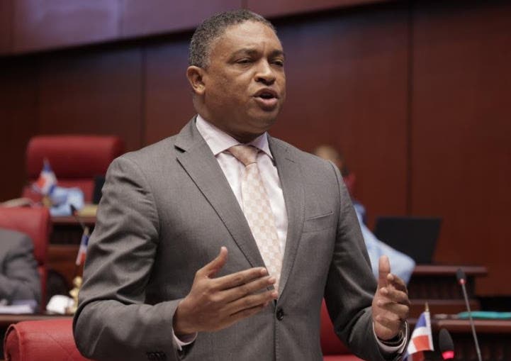 Yván Lorenzo critica auditoría de SeNaSa y la califica de «burla» a la inteligencia del pueblo dominicano