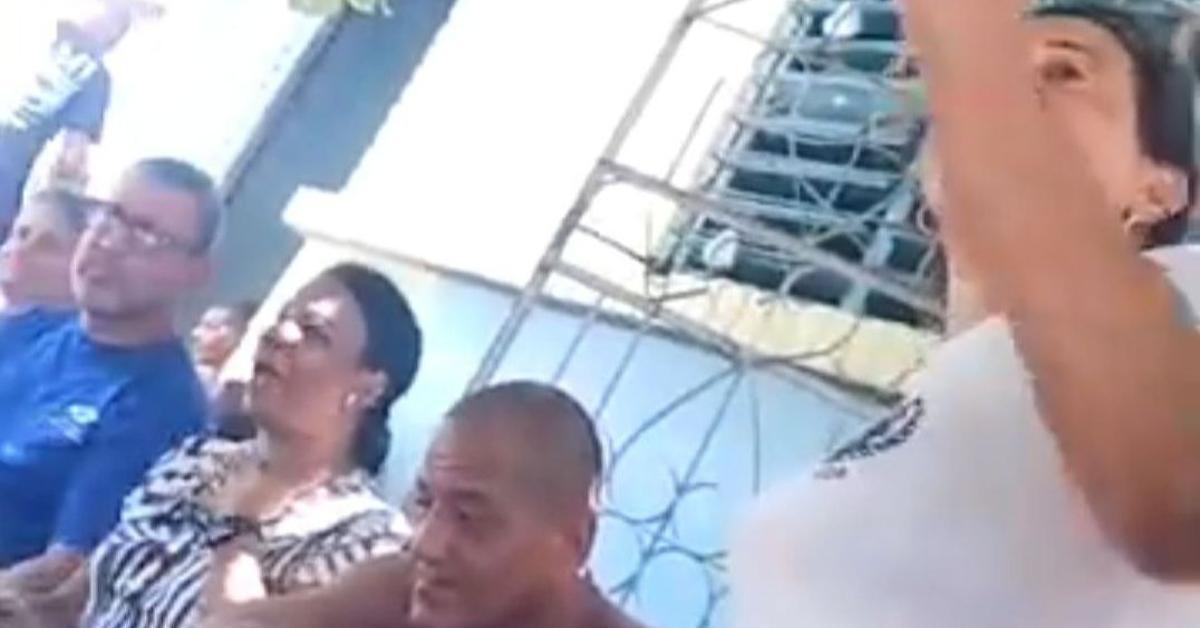 "Everything they say is a lie"they shout at Inés María Chapman in Manzanillo