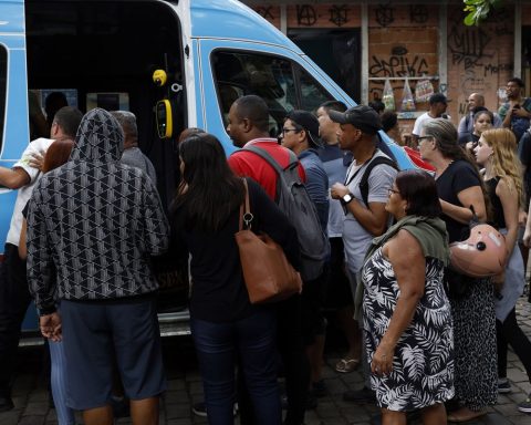 "I entered the station to escape the shots"says a resident of Rio