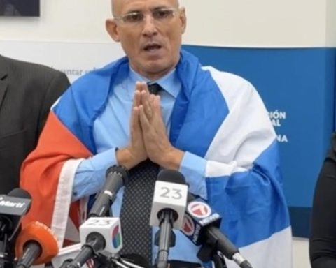 "We are going to knock them down, these are the last times of tyranny"says Ferrer upon arrival in Miami