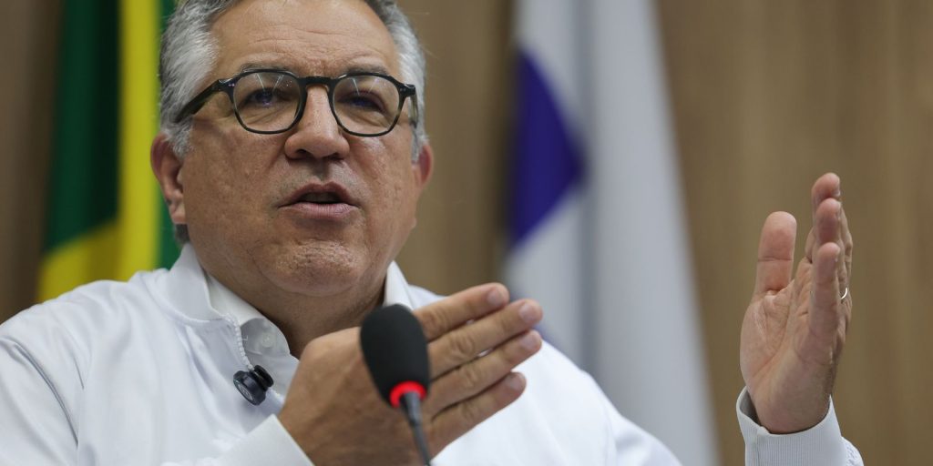 "We will not deny our children the right to the vaccine"says Padilha