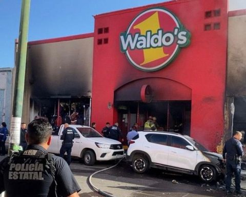 23 dead reported after fire in store in downtown Hermosillo