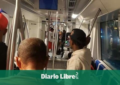 A Metro train is evacuated due to electrical failure on Line 1
