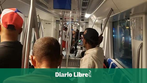 A Metro train is evacuated due to electrical failure on Line 1