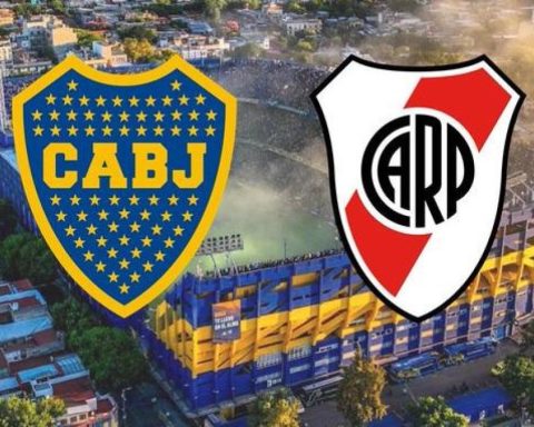 A Superclásico with a lot at stake