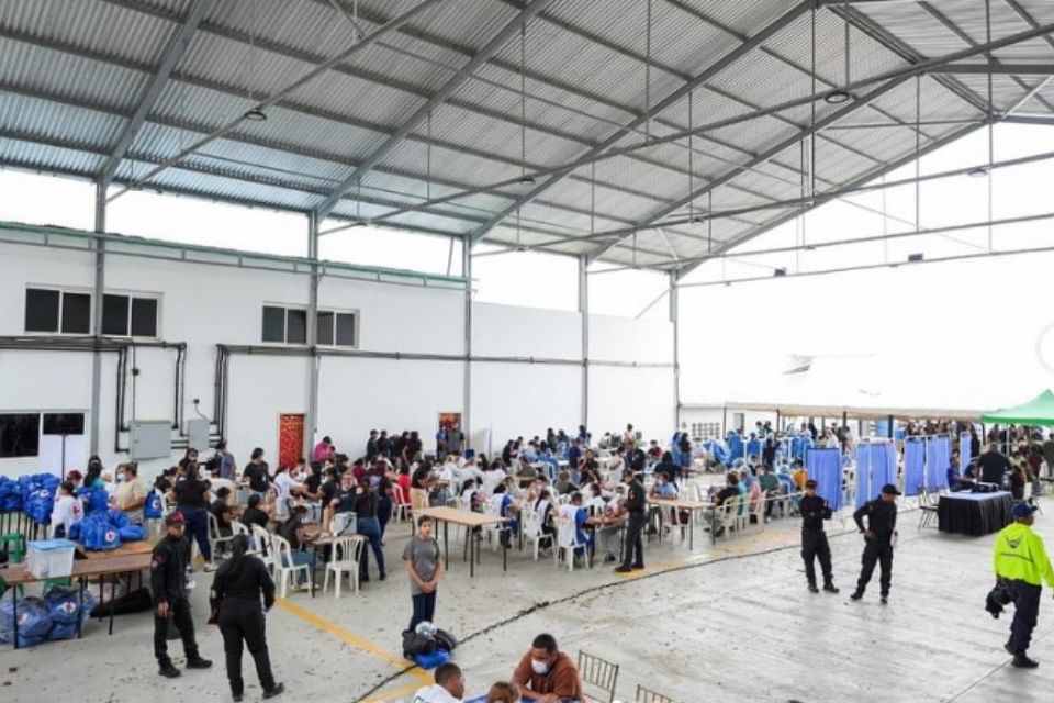 A group of 279 migrants deported from the US arrived in Venezuela this #12Nov