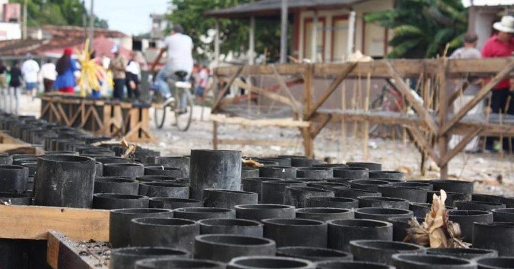 A pyrotechnic explosion at the Guayos parties leaves six injured