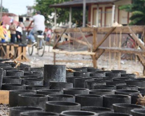 A pyrotechnic explosion at the Guayos parties leaves six injured