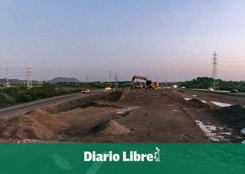 A section of the Baní Ring Road is destroyed