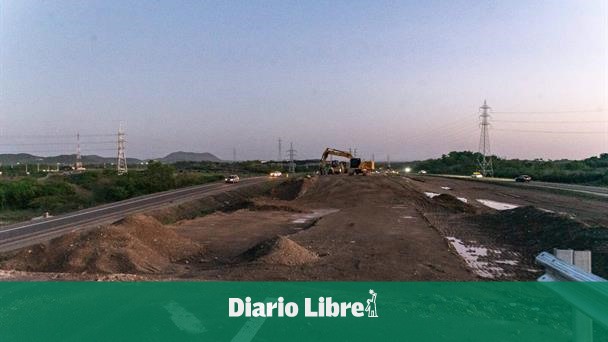 A section of the Baní Ring Road is destroyed