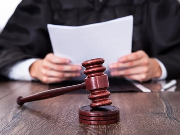 Condena a docente que abuso de exreina de belleza cuando era una niña.