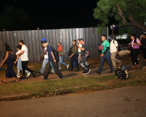 “Una tragedia, tragedia, tragedia»: el relato humano del apagón que dejó a pie a miles de dominicanos