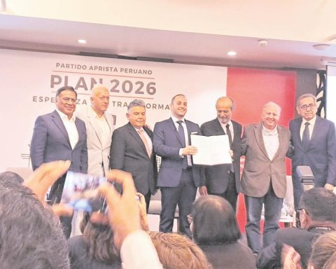 APRA, Acción Popular and Partido Morado define plans for primaries