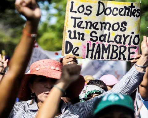 APUZ urges citizens to support salary claims for university professors