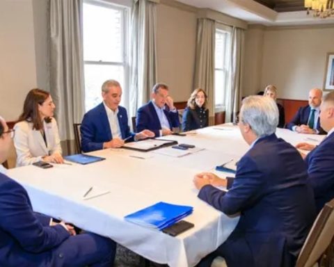 Abinader inicia agenda en San José con reunión bilateral con el CEO de MySilicon Compass, Ian Steff