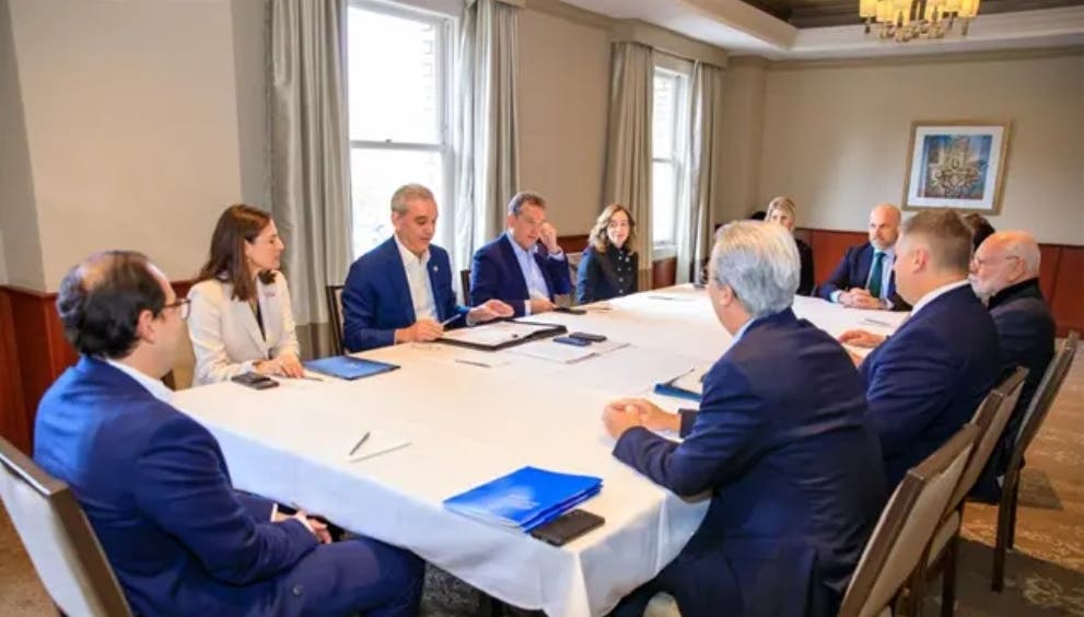 Abinader inicia agenda en San José con reunión bilateral con el CEO de MySilicon Compass, Ian Steff