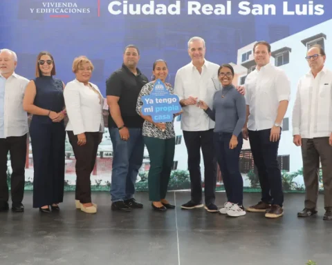 Abinader entrega 360 nuevos apartamentos en Ciudad Real San Luis y suma 760 familias beneficiadas