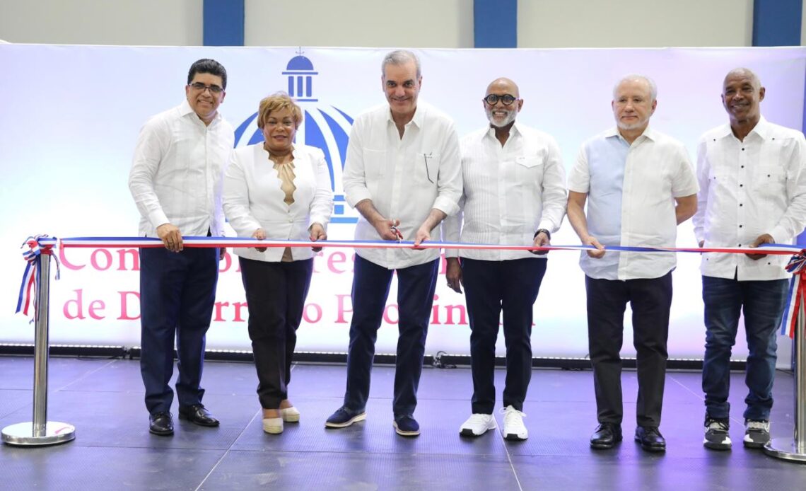 Abinader inaugurates a sports center and a detachment in Santo Domingo Este