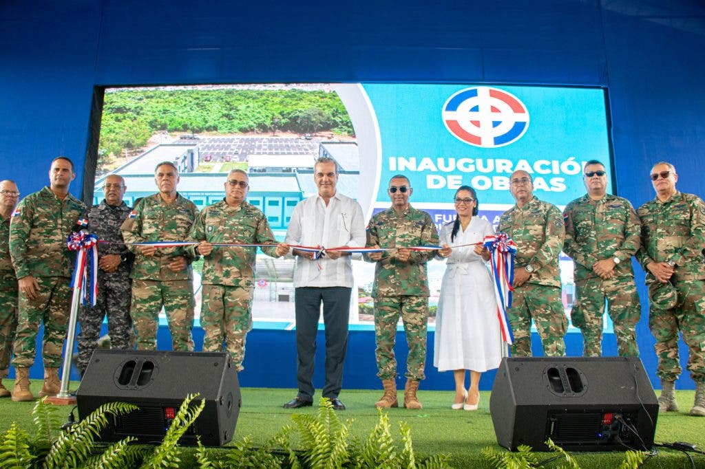 Abinader inaugura nuevas obras militares y promete más tecnología para reforzar la seguridad nacional