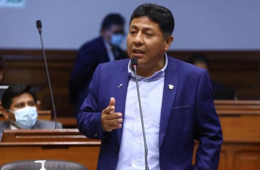 Accusations Subcommittee has 15 days to investigate 'mochasueldos' Raúl Doroteo