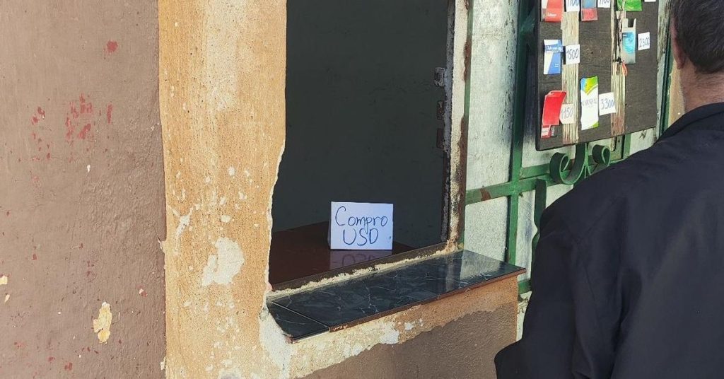 After a pause caused by the effects of Melisa, the dollar rises again