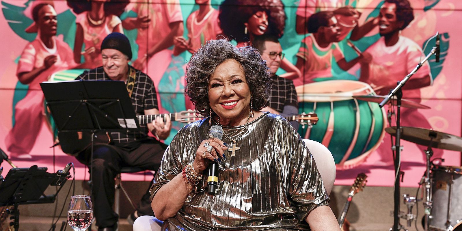 Alcione receives tribute in a special program on Rádio Nacional