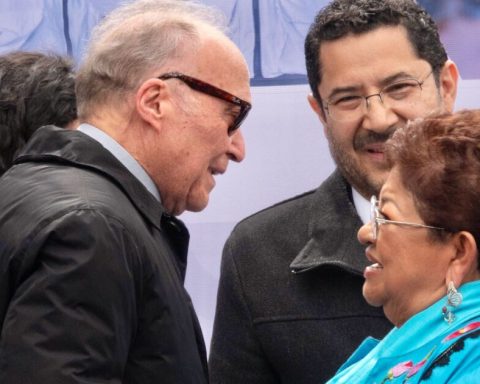 Amid tensions, Gertz leaves the FGR to be an ambassador; They profile Ernestina Godoy