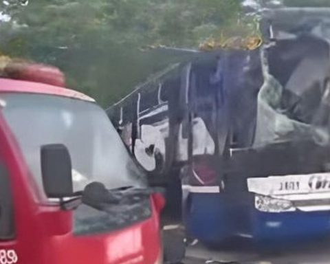 An accident on the National Highway leaves two dead and twenty injured