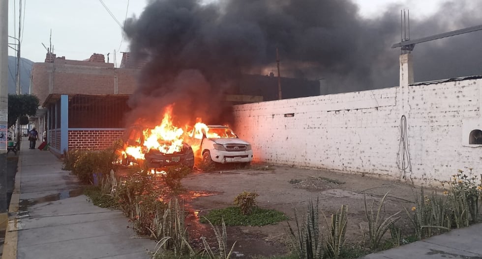 Áncash: Two disused police vehicles set on fire in Nepeña