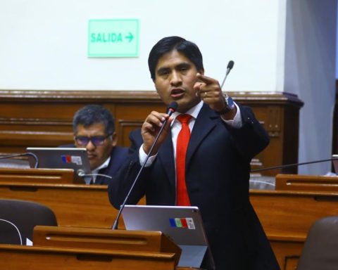 And the congressmen? Wilson Soto and his bill that requires a professional title for influencers