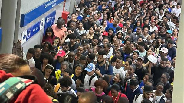 Another electrical failure leaves passengers on metro line 1 stranded