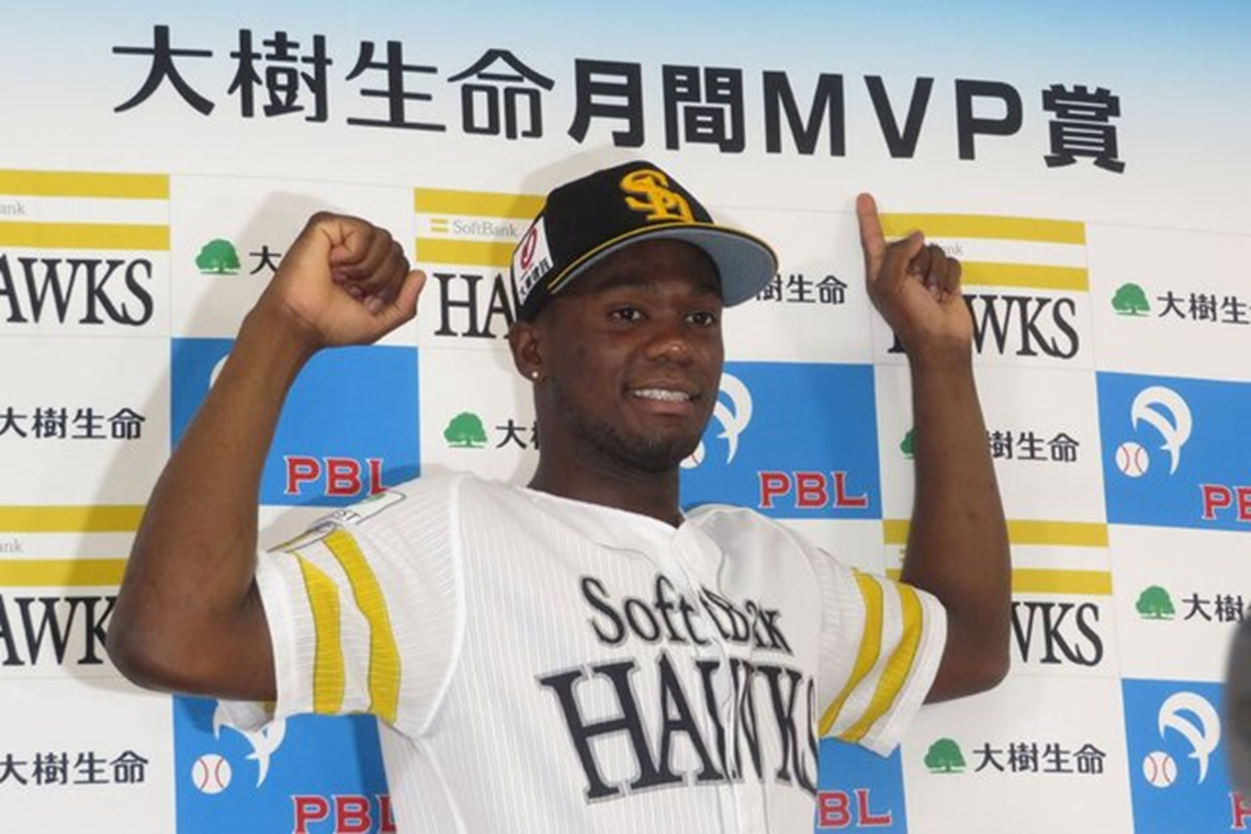 Another milestone for Liván Moinelo in Japanese professional baseball