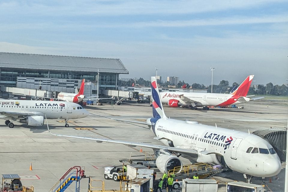 At least eight airlines cancel their flights to Venezuela after US alert