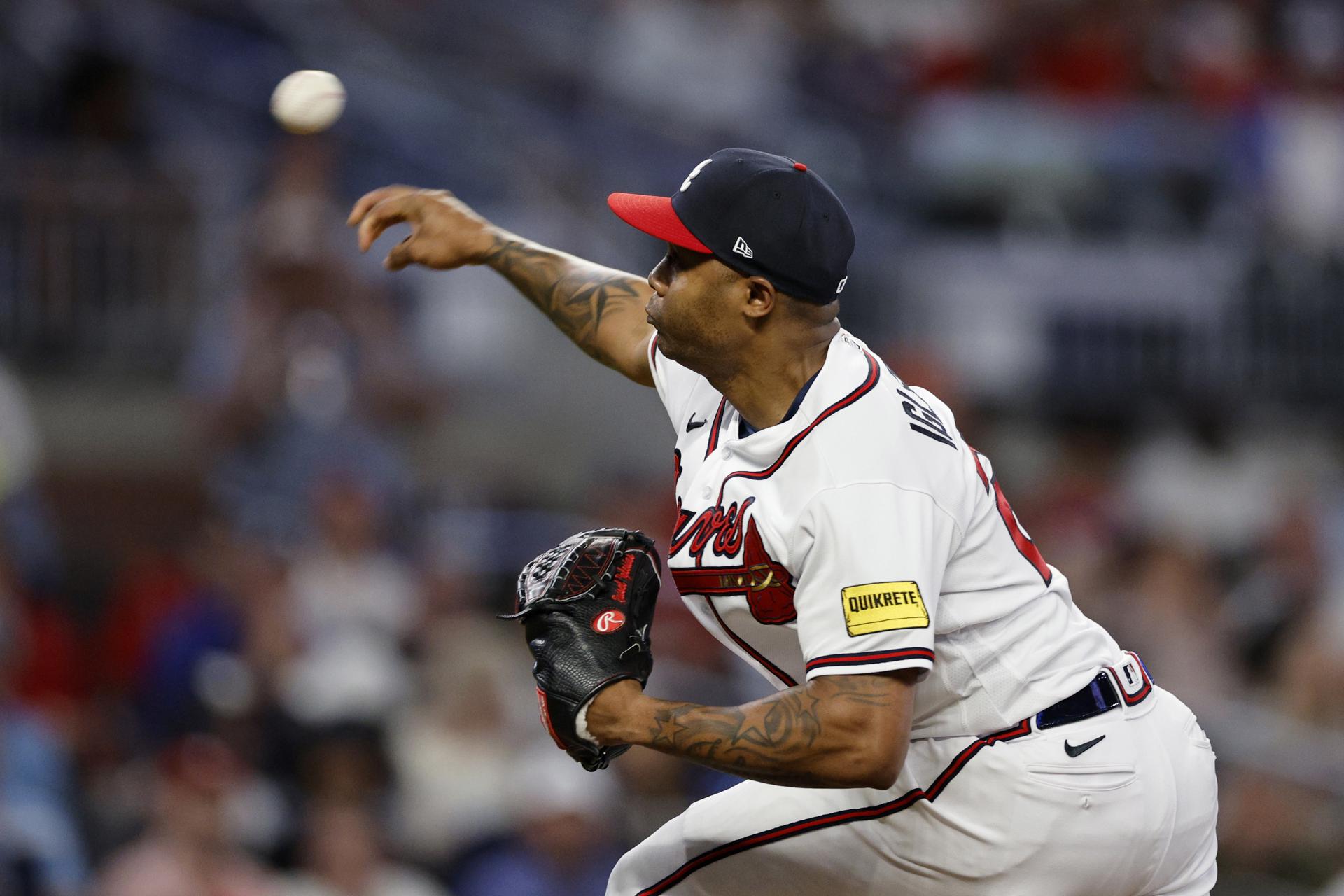 Atlanta Braves agree to closer Raisel Iglesias for one season