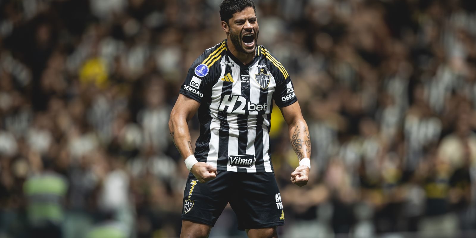 Atlético-MG competes in the final of the South American Championship at Defensores del Chaco