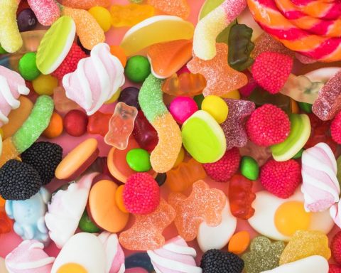 Authorities warn about adulterated sweets and excess sugar on Halloween