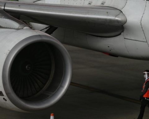 Avianca plane makes emergency landing after turbine failure in Popayán